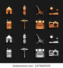 Set Tropische Palme, Strand mit Regenschirm und Stuhl, Fotokamera, WanderRucksack, Soda kann, Sonnenbett, Touristenzelt und Flasche Wasser Symbol. Vektorgrafik