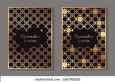 Set von zwei Grußkarten für Rmadan mit goldenem arabischen traditionellen Ornament auf schwarzem Hintergrund.