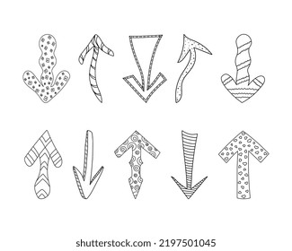 Un conjunto de flechas de doodle decoradas con círculos, cuadrados, puntos, líneas, corazones y líneas onduladas. Elementos de flecha dibujados a mano para el diseño. Aislado sobre fondo blanco.