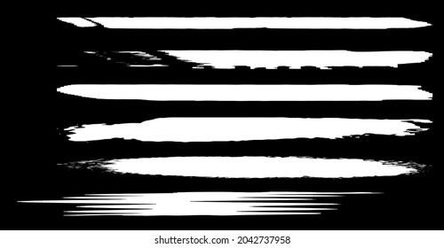 Eine Reihe von Vektorbürsten im Grunge-Stil. Weiße Pinselstriche mit trockener Bürste auf schwarzem Hintergrund