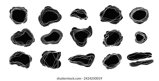 Conjunto de vector grunge mancha negra y marcos de línea ondulada blanca. Colección de bordes orgánicos a mano alzada de tinta, nubes para textos de voz, publicidad, elemento de decoración