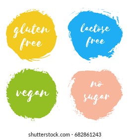 Conjunto de plantillas de logo para el diseño de azúcar veganas, sin gluten lactosa. Insignia natural saludable, batida de leche fresca, etiqueta para café, restaurante, paquete. Tarjeta con letras dibujadas a mano, trazo de pincel seco de color agua.