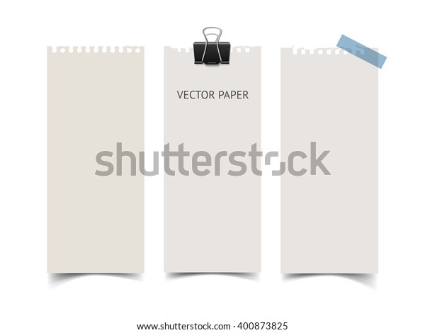 紙クリップとスコッチテープと縦型の紙カードバナーのセット 白い背景