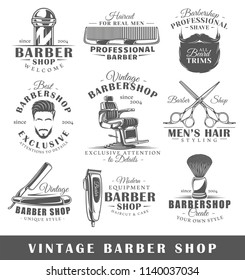 Conjunto de etiquetas vintage de la barbería. Plantillas para el diseño de logotipos y emblemas. Colección de símbolos de la barbería: clipper, pole, tijeras. Ilustración del vector