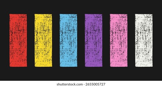 Set mit handgezeichneten vertikalen Rechtecken verschiedener Farben, einzeln auf dunklem Hintergrund. Art der Kinderzeichnung. Kit von abstrakten texturierten gezeichnet einfache Formen.