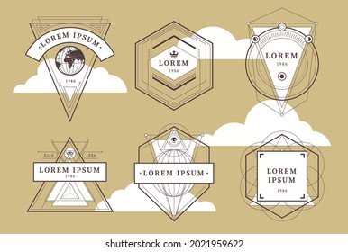 Conjunto de emblemas vintage con formas geométricas. Insignias de estilo Art Déco. Resumen de la colección de emblemas sagrados. Ilustraciones vectoriales.