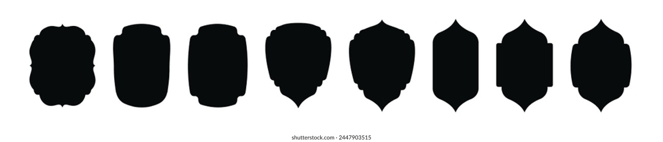 Conjunto de colecciones de forma de etiqueta vintage y distintivos. Plantilla negra para parche. Vector
