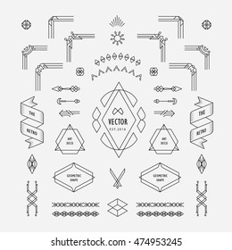 Satz von Vintage-linearen Dünnzeilentdeco-Retro-Design geometrische Formelemente mit Rahmen-Ecke-Abzeichen