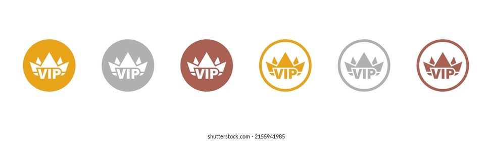 Juego de insignias VIP de color oro, plata y bronce con corona. Su nivel con respecto al color. La etiqueta de lujo con tres niveles de vip. Ilustración vectorial.