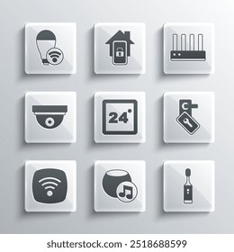 Set Sprach-Assistent, Elektrische Zahnbürste, Digitales Türschloss, Thermostat, Wi-Fi Wireless Internet-Netzwerk, Bewegungssensor, Smart Glühbirne und Router und Wi-Fi-Signal-Symbol. Vektorgrafik