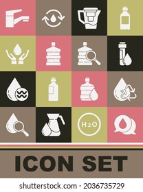 Ponga la gota de agua con burbujas de habla, recicle agua limpia, agua del tubo de ensayo, filtro de jarra, botella grande, jabón de manos de lavado, llave e icono. Vector