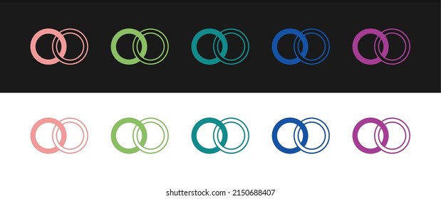 Establece el icono Anillos de boda aislados en fondo blanco y negro. Cartel de joyería de novias y novios. Símbolo del matrimonio. Anillo de diamantes.  Vector