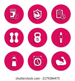 Poner peso, reloj de alarma, músculo del culturista, reloj inteligente, botella de agua, Dumbbell, programa de entrenamiento deportivo e icono de la píldora de vitamina. Vector