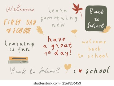 Begrüßungsset zurück zur Schulschrift für Grußkarten, Poster, Einladung. Schulthema. Aufkleberkollektion. Flache Vektorgrafik. Handgezeichnete Schrift. Design von Typografie-Vorlagen
