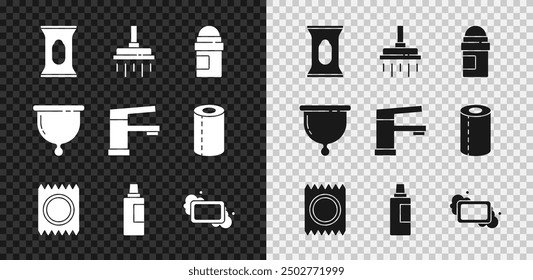 Conjunto de paquete de toallitas húmedas, cabezal de ducha, rollo de desodorante antitranspirante, condón en paquete de sexo seguro, botella para agente de limpieza, barra de jabón, taza menstrual e icono de grifo de agua. Vector