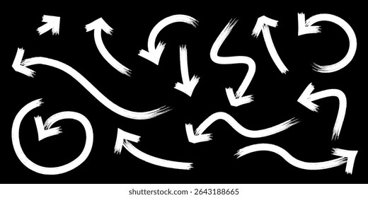 Conjunto de setas em negrito de traçado de pincel desenhado à mão branca. Coleção de flechas grossas de doodle em diferentes direções. Ilustração vetorial.