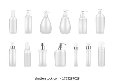 Grupo de maquetas de botellas de bomba blancas: suero, hidratante, jabón, crema, desinfectante. Diseño de paquetes de plástico con elementos plateados. Plantilla cosmética, higiénica. Conjunto de ilustraciones vectoriales realistas en 3d aisladas