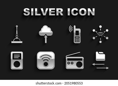 Setzen Sie Wi-Fi Wireless Internet, Netzwerk, Transfer Dateien, Radio, Musik Player, Mobile mit Wi-Fi, Antenne und Cloud Upload Symbol. Vektorgrafik