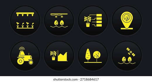 Tractor inalámbrico en granja inteligente, Locación y árbol, estadísticas de flores, árboles, análisis, inteligente con planta de bulbo, dron e ícono de rociadores de riego automático. Vector