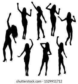 Conjunto de mujeres de pie y bailando en diferentes poses, manos arriba, grupo de gente de negocios, silueta vectorial, color negro, aislado en fondo blanco