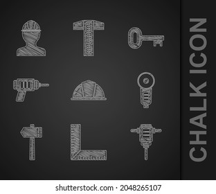 Helm für die Sicherheit der Arbeiter, Eckmesser, Elektrischer Rotationsbohrer, Winkelschleifer, Hammer, Maschine, Alter Schlüssel und Icon. Vektorgrafik