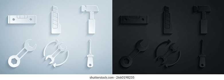 Establecer la llave y las flechas como flujo de trabajo, martillo, llave, destornillador, cuchillo de papelería y el icono de nivel de burbuja de construcción. Vector