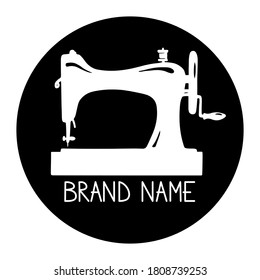 Symbol oder Logo der Nähmaschine einzeln auf weißem Hintergrund. Vektorgrafik für Schneiderei, Nähen, Mode, handgefertigte Kleidung, Webdesign