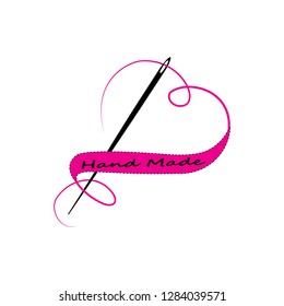 Nähnadel .Einfaches, elegantes Logo-Emblem mit einer Nähnadel mit Gewinde und Schrift einzeln auf weißem Hintergrund. Stil, Logo, Symbol, Design, Idee, Label. Vektorgrafik