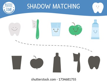 Actividad paralela de sombras para niños con equipos de cuidado dental lindos. Hoja de trabajo de la escuela preescolar de higiene bucal. Encuentra el juego de silueta correcto con diente de kawaii, pasta dental, manzana, cepillo de dientes