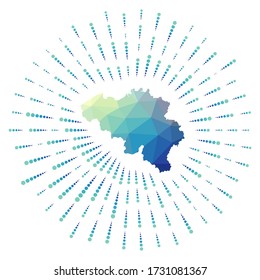 Forma de Bélgica, arrebato poligonal. Mapa del país con coloridos rayos de estrellas. Ilustración belga en digital, tecnología, internet, estilo de red. Ilustración vectorial.