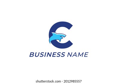 Design-Logo-Kombination aus Hai und Buchstabe C