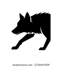 Una silueta negra aguda y poderosa de un lobo en una pose de acecho o de pie. Este gráfico de Vector de alta calidad es ideal para la marca de aventuras al aire libre, logotipos de vida silvestre, mascotas de equipos deportivos o proyectos creativos con temas de naturaleza. Diseño minimalista limpio aislado en un fondo blanco.