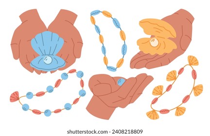 conchas en las manos y conchas de la pulsera. conchas de mar conjunto bijouterie