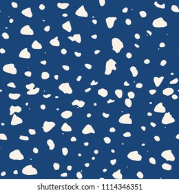Shibori pattern. White blue tie dye seamless texture. Monochrome design print. Trendy graphic repeating print. Ink hand drawn geometry background. Stylish abstract linear ornament. 