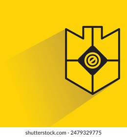insignia de escudo con sombra en el fondo amarillo
