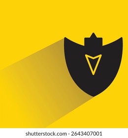 Icono de insignia de escudo con fondo amarillo de sombra