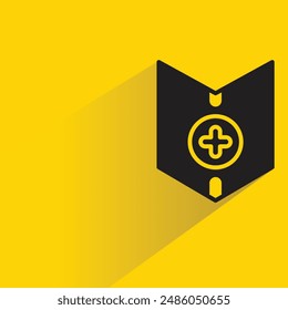 insignia de escudo con sombra sobre fondo amarillo