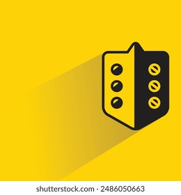 insignia de escudo con sombra sobre fondo amarillo