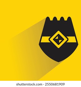 Insignia de escudo con sombra sobre fondo amarillo