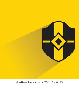 Icono de símbolo de insignia de escudo con fondo amarillo de sombra