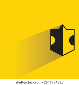 Icono de símbolo de insignia de escudo con fondo amarillo de sombra