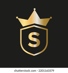 Logo De La Corona Escudo En Símbolo Del Vector De La Letra S Con Color De Oro Elegante