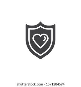Escudo con el icono del Vector del corazón. cartel plano lleno para el concepto móvil y el Diseño web. Icono de glifo de protección del corazón. Símbolo de atención médica, ilustración de logotipo. Gráficos de Vector