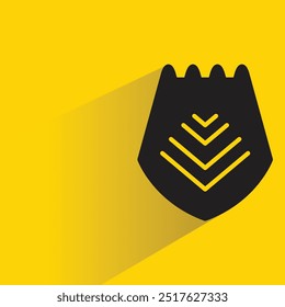 Icono de escudo con sombra sobre fondo amarillo