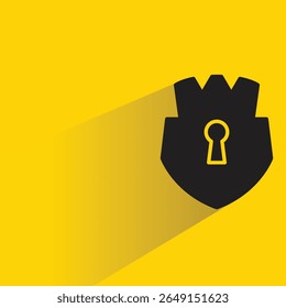 Icono de escudo con sombra sobre fondo amarillo
