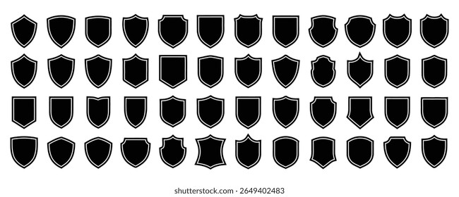 Vetor de ícone de escudo isolado no fundo branco. segurança, emblema, crista, segurança, decoração, símbolo heráldico. 
