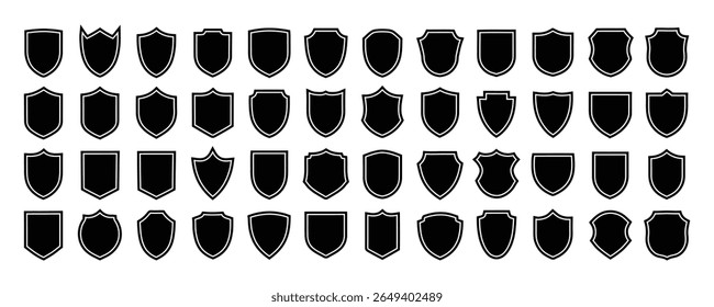 Vetor de ícone de escudo isolado no fundo branco. segurança, emblema, crista, segurança, decoração, símbolo heráldico. 