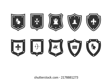 Schild mittelalterliche Set. Symbole für heraldische Schilde setzen. königlicher Ritter Schütze Schild Vektor. Vektorgrafik
