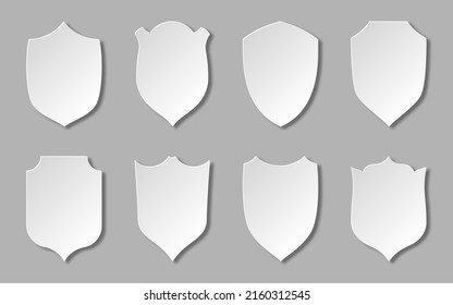Pegatina de recorte de papel 3d conjunto plano de icono blanco. Signo de garantía de seguridad de protección. Símbolo heráldico de armadura militar. Banda retro elegante de galardón artesanía armas medievales emblema de privacidad real