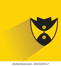 Icono de símbolo de escudo con fondo amarillo de sombra